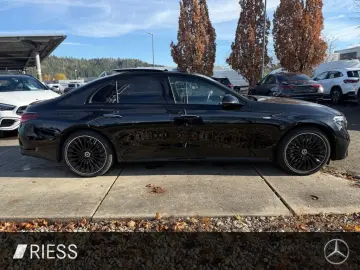 MERCEDES-BENZ E 300 de AMG Sport Night Distr AHK Pan&hellip;