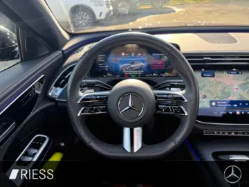 MERCEDES-BENZ E 300 de AMG Sport Night Distr AHK Pan&hellip;