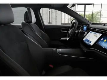 MERCEDES-BENZ E 220 d 4M AMG-Sport Super Pano Burm AHK Night