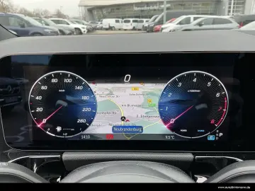 MERCEDES-BENZ GLA 180 AMGLine Multibeam AHK EasyP 36&hellip;
