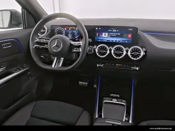 MERCEDES-BENZ GLA 200 d AMG-LINE  LED KAMERA WINTER MBUXSHZ