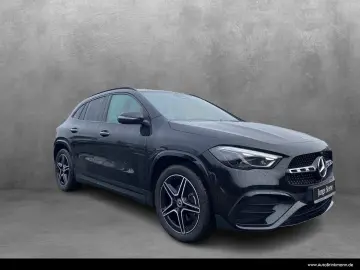 MERCEDES-BENZ GLA 200 AMG-LINE PANO KAMERA MULTIBEAM