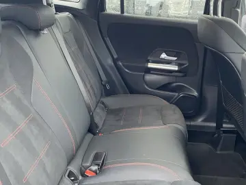 MERCEDES-BENZ GLA 200 AMG-LINE PANO KAMERA MULTIBEAM