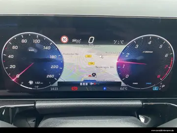 MERCEDES-BENZ GLA 200 AMG-LINE PANO KAMERA MULTIBEAM