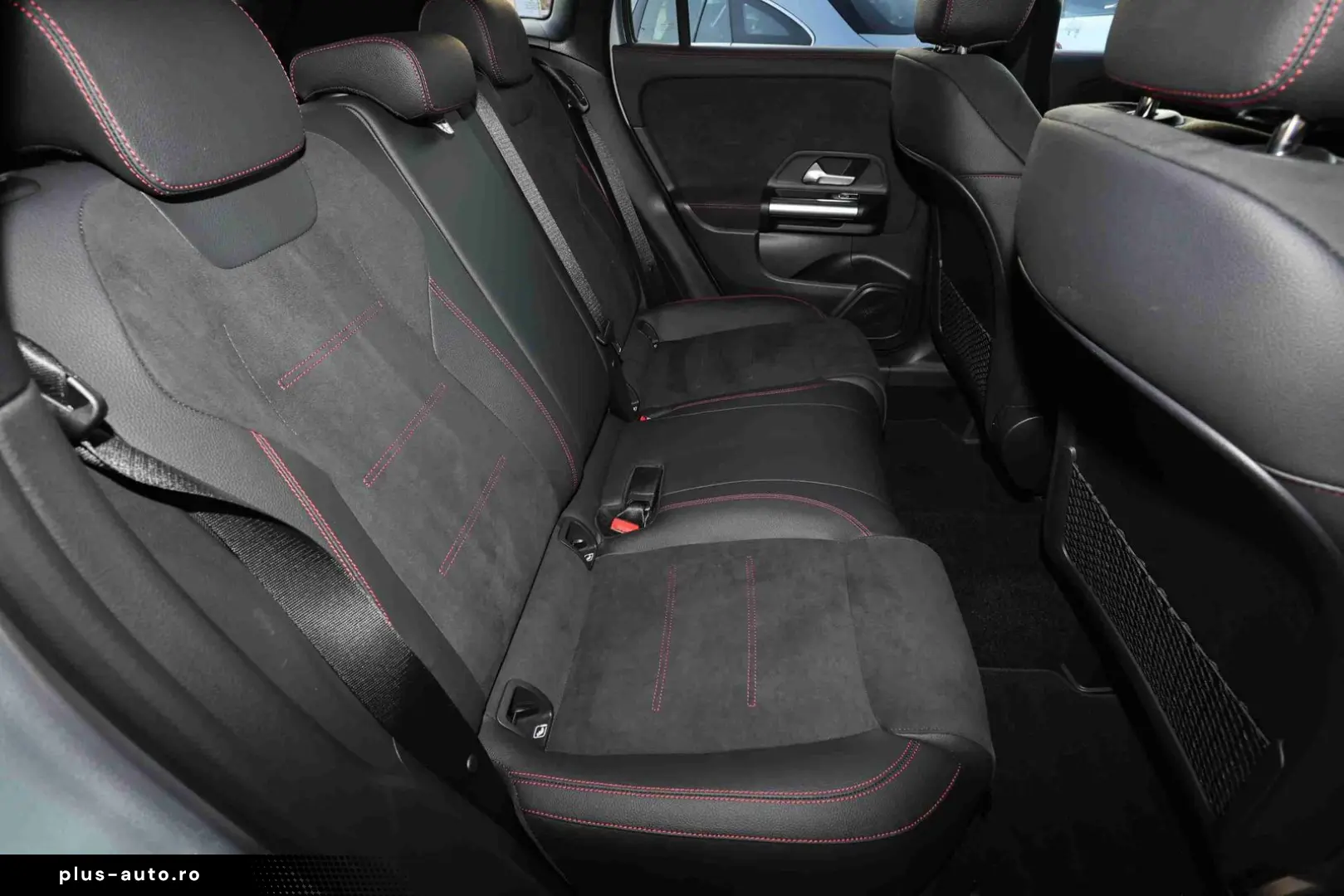 MERCEDES-BENZ GLA 180 AMG DISTRO TOTWINKEL 360  MBUX LED 19