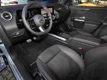 MERCEDES-BENZ GLA 180 AMG DISTRO TOTWINKEL 360  MBUX LED 19