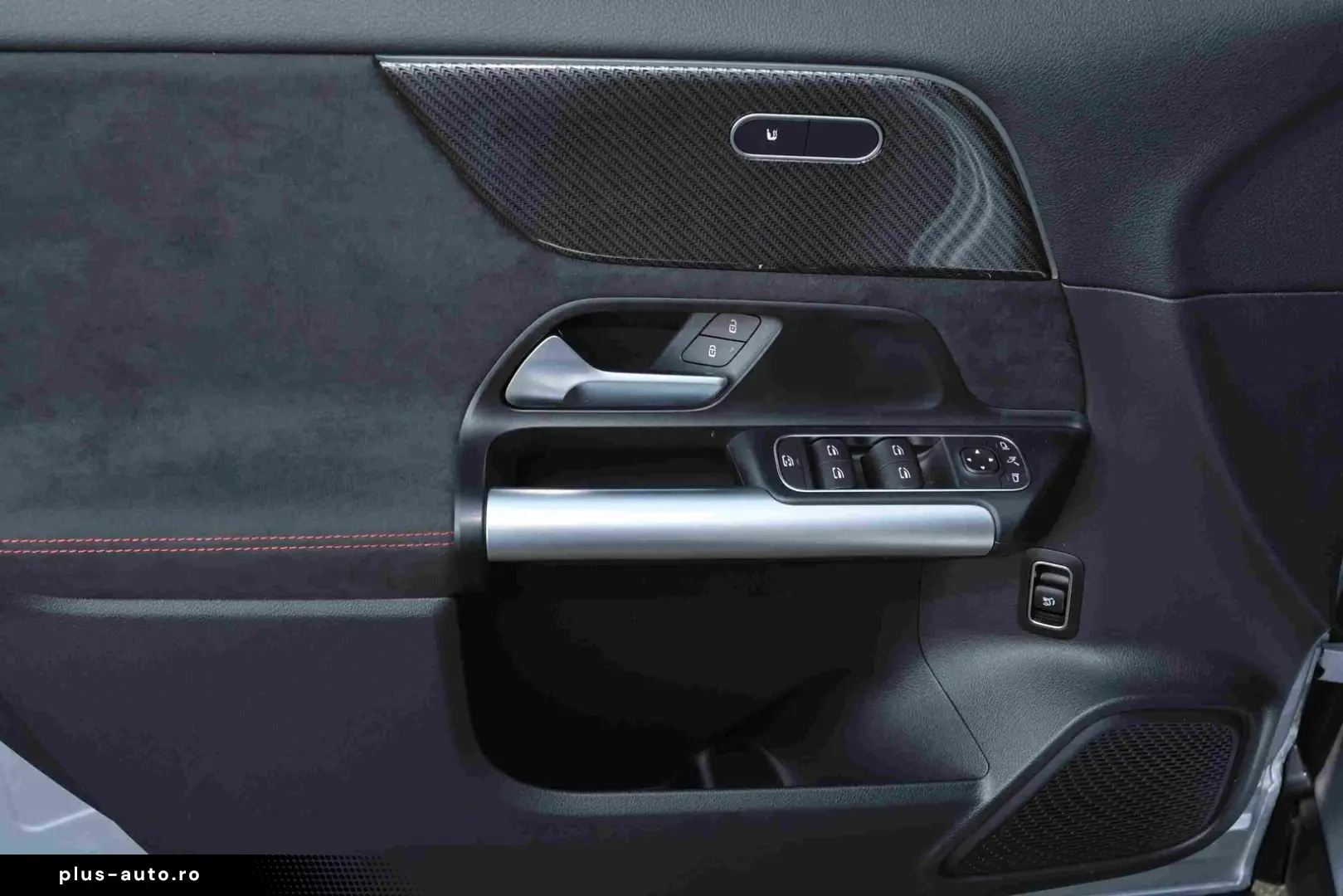 MERCEDES-BENZ GLA 180 AMG DISTRO TOTWINKEL 360  MBUX LED 19