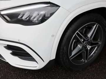 MERCEDES-BENZ GLA 180 AMG TOTWINKEL 19 ZOLL LED KAMERA MBUX