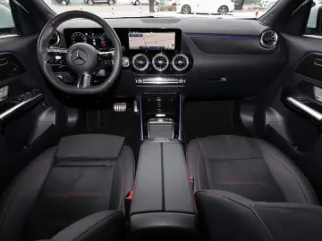 MERCEDES-BENZ GLA 180 AMG TOTWINKEL 19 ZOLL LED KAMERA MBUX