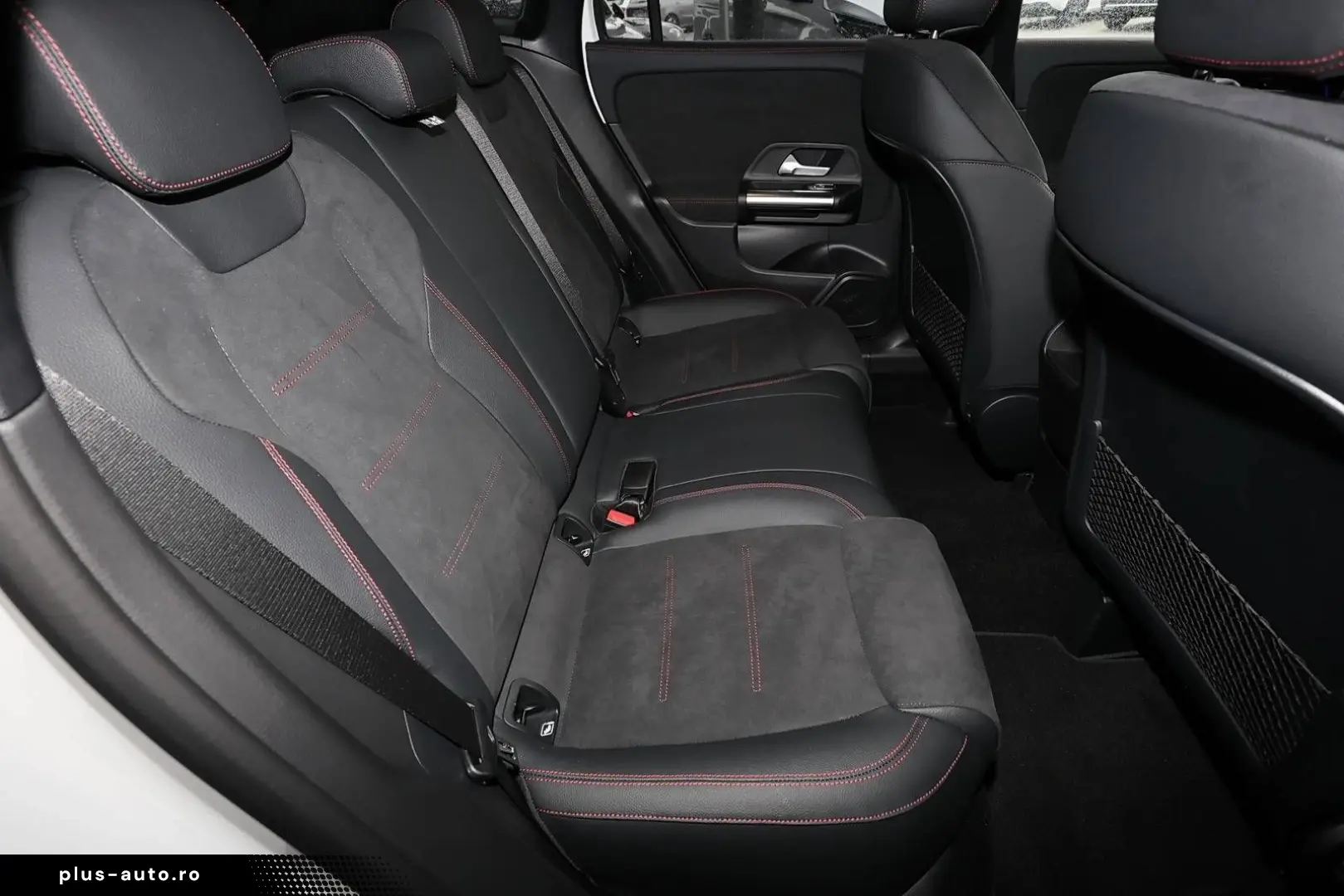 MERCEDES-BENZ GLA 180 AMG TOTWINKEL 19 ZOLL LED KAMERA MBUX