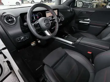 MERCEDES-BENZ GLA 180 AMG TOTWINKEL 19 ZOLL LED KAMERA MBUX