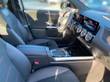 MERCEDES-BENZ GLA 200 AMG MBUX Night Distr M-BEAM LE&hellip;