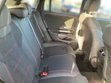 MERCEDES-BENZ GLA 200 AMG MBUX Night Distr M-BEAM LE&hellip;