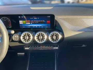 MERCEDES-BENZ GLA 200 AMG MBUX Night Distr M-BEAM LE&hellip;