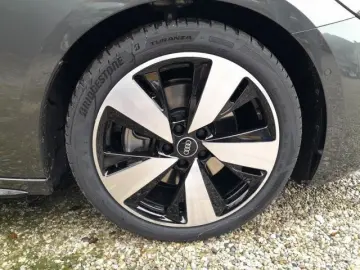 AUDI A5 Avant TDI quattro S tronic S line AHK Matrix