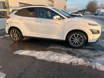 HYUNDAI Kona Prestige 64 kWh Elektro  LEDER NAV KAM
