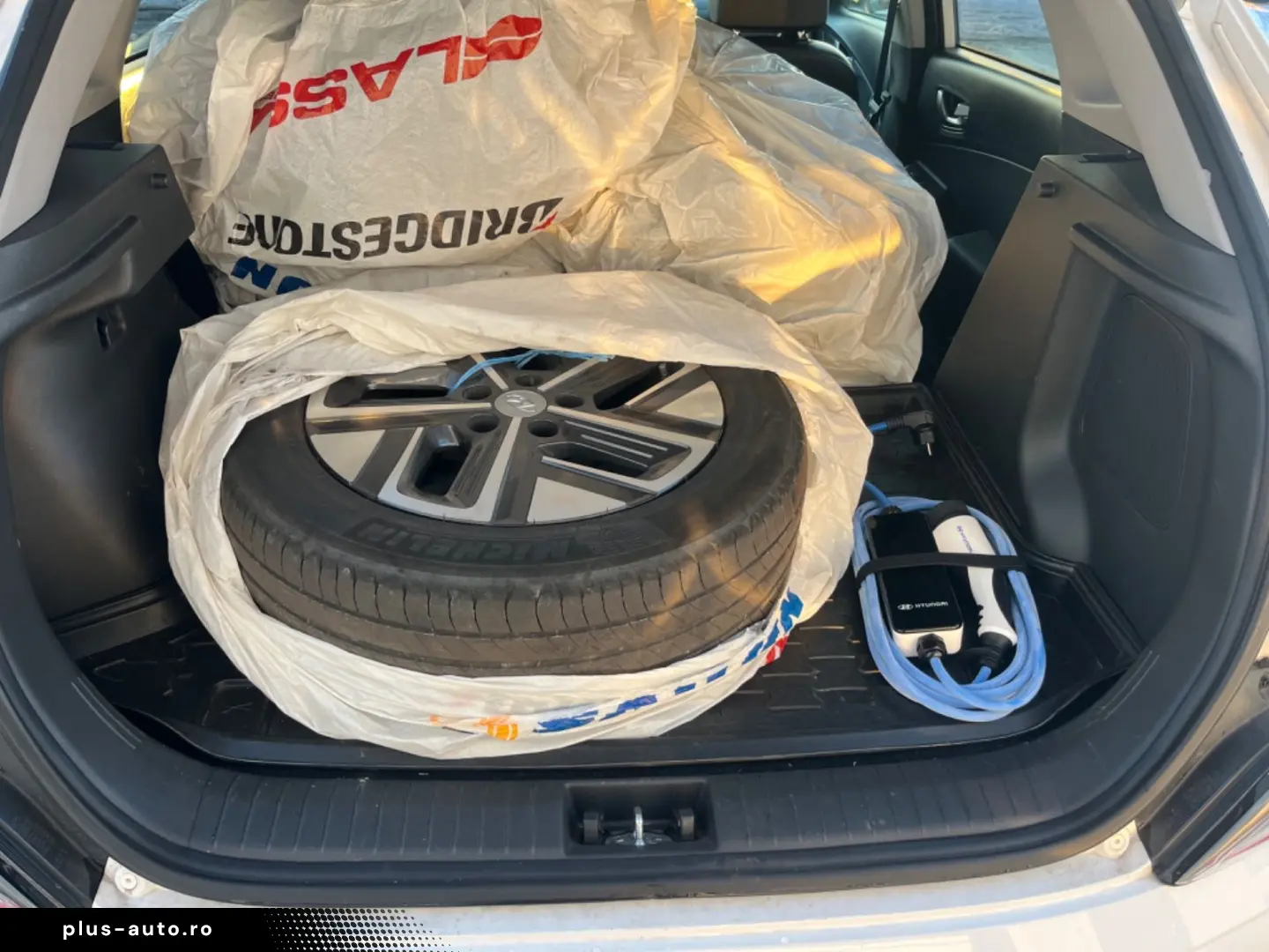 HYUNDAI Kona Prestige 64 kWh Elektro  LEDER NAV KAM