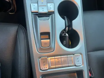 HYUNDAI Kona Prestige 64 kWh Elektro  LEDER NAV KAM
