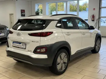 HYUNDAI KONA Elektro Trend 2WD CarPlay Navi R-Cam SOH 10