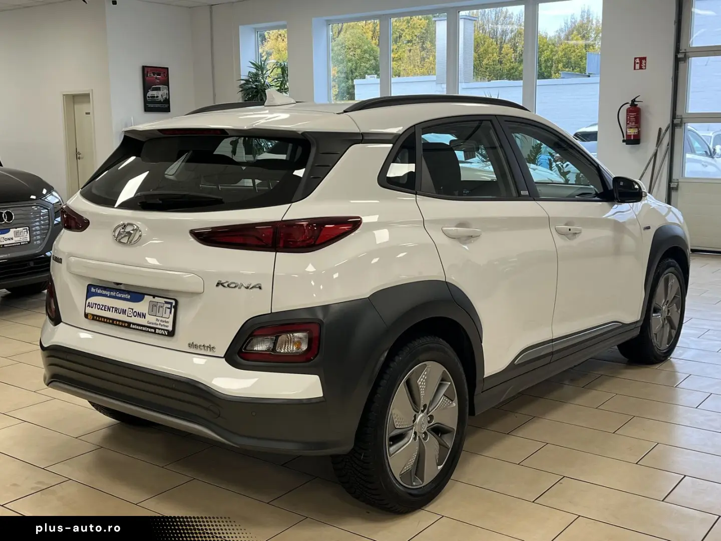 HYUNDAI KONA Elektro Trend 2WD CarPlay Navi R-Cam SOH 10