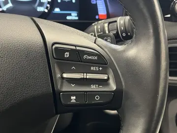 HYUNDAI KONA Elektro Trend 2WD CarPlay Navi R-Cam SOH 10