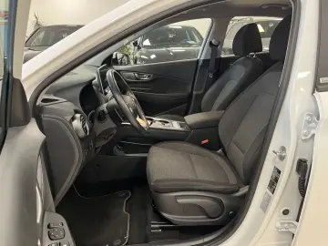 HYUNDAI KONA Elektro Trend 2WD CarPlay Navi R-Cam SOH 10
