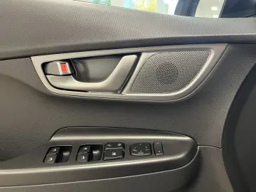 HYUNDAI KONA Elektro Trend 2WD CarPlay Navi R-Cam SOH 10