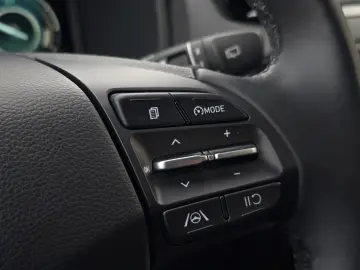 HYUNDAI Kona 1.6 GDI Edition 30  Hybrid DCT LED NAV KAM