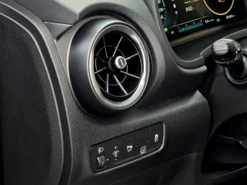 HYUNDAI Kona 1.6 GDI Edition 30  Hybrid DCT LED NAV KAM