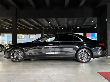 MERCEDES-BENZ S 580e Lang  Pano HUD Burmester Chauff&hellip;