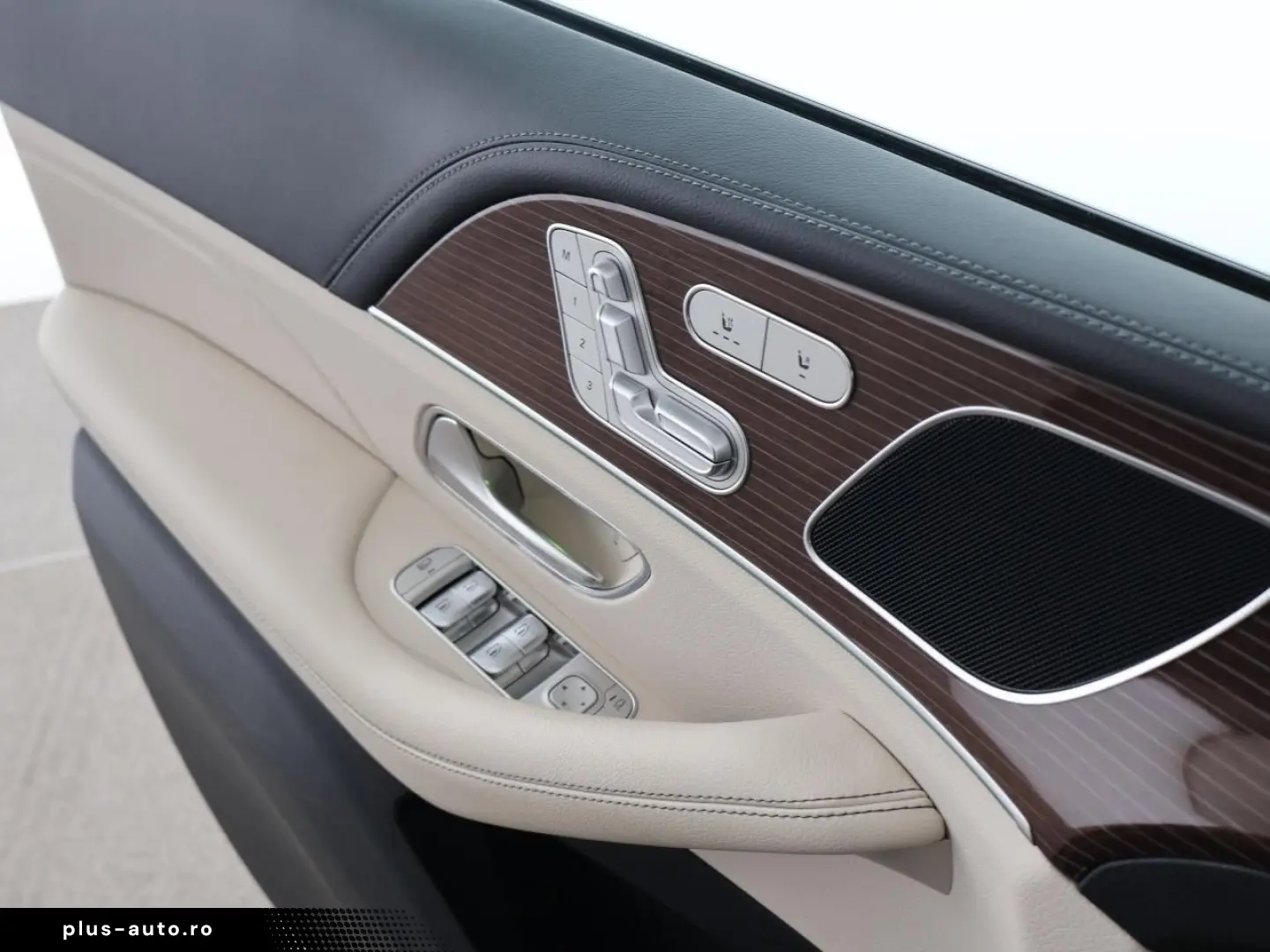 MERCEDES-BENZ GLE 350 de 4M AMG Night Pano AHK Airmatic 360