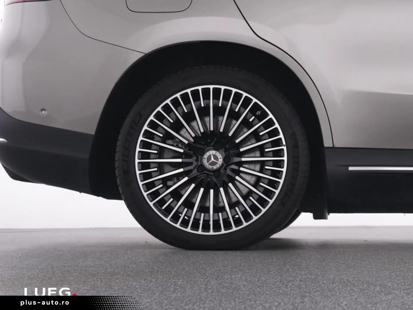 MERCEDES-BENZ EQC 400 4M AMG AHK MBeam 360 Dist KeyG&hellip;