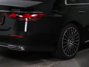 MERCEDES-BENZ E 400 e 4M Limousine EXCLUSIVE PANO 360  DISTR