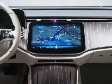 MERCEDES-BENZ E 400 e 4M Limousine EXCLUSIVE PANO 360  DISTR