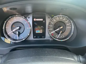 TOYOTA Hilux 2.8 Aut. MILD HYB. AHK Kamera DAB Sitzh.