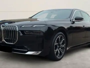 BMW BMW 750 e xDrive 360 SOFT CLOSE B&WIconic Glow