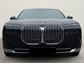 BMW BMW 750 e xDrive 360 SOFT CLOSE B&WIconic Glow