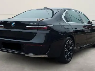 BMW BMW 750 e xDrive 360 SOFT CLOSE B&WIconic Glow