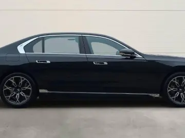 BMW BMW 750 e xDrive 360 SOFT CLOSE B&WIconic Glow