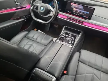 BMW BMW 750 e xDrive 360 SOFT CLOSE B&WIconic Glow
