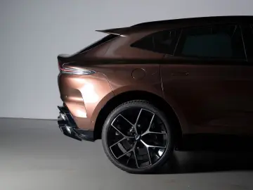 Aston Martin DBX S   Magneto Bronz