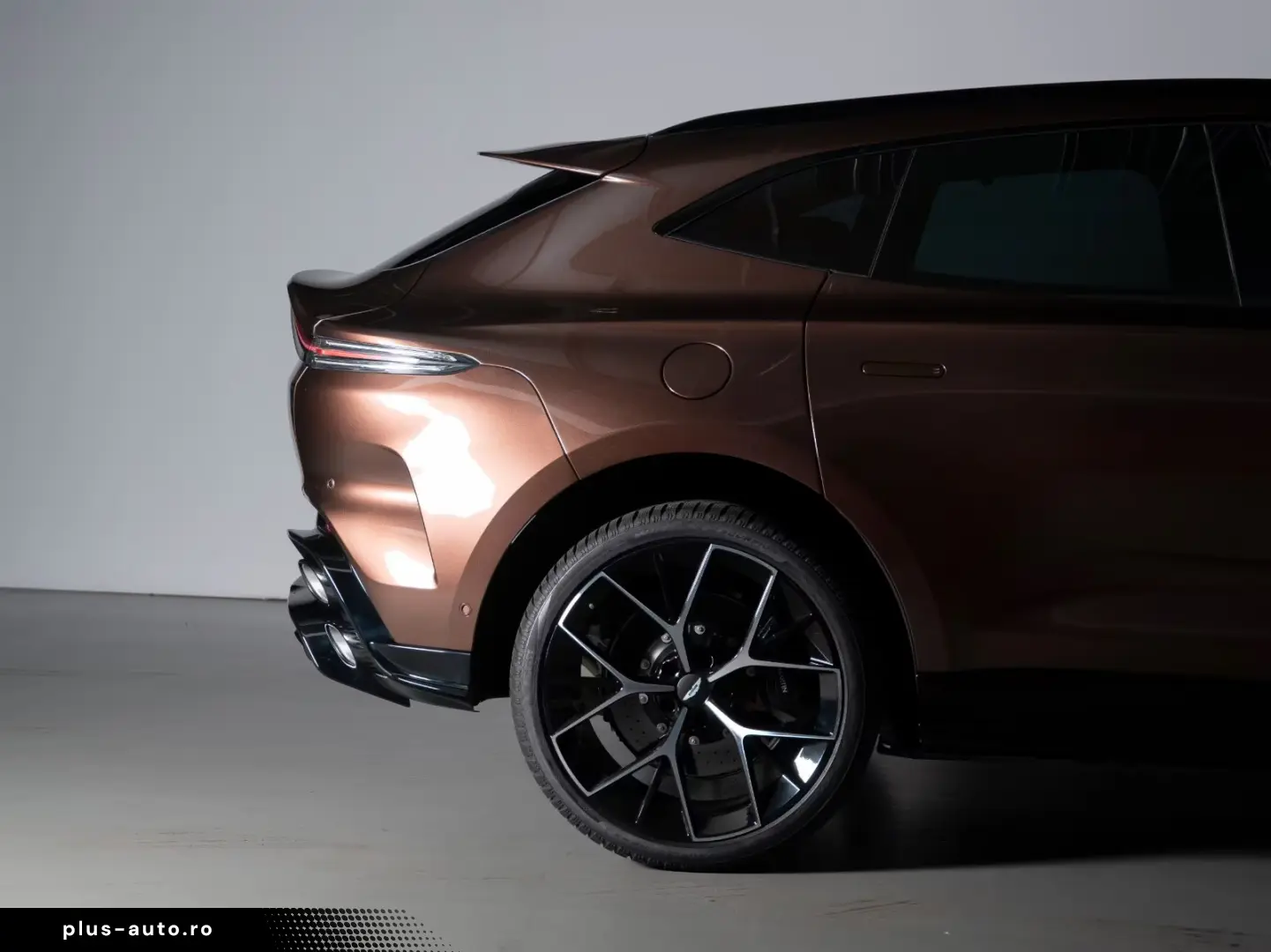 Aston Martin DBX S   Magneto Bronz
