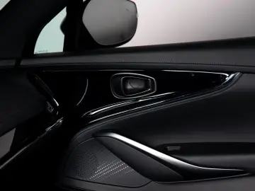 Aston Martin DBX S   Magneto Bronz