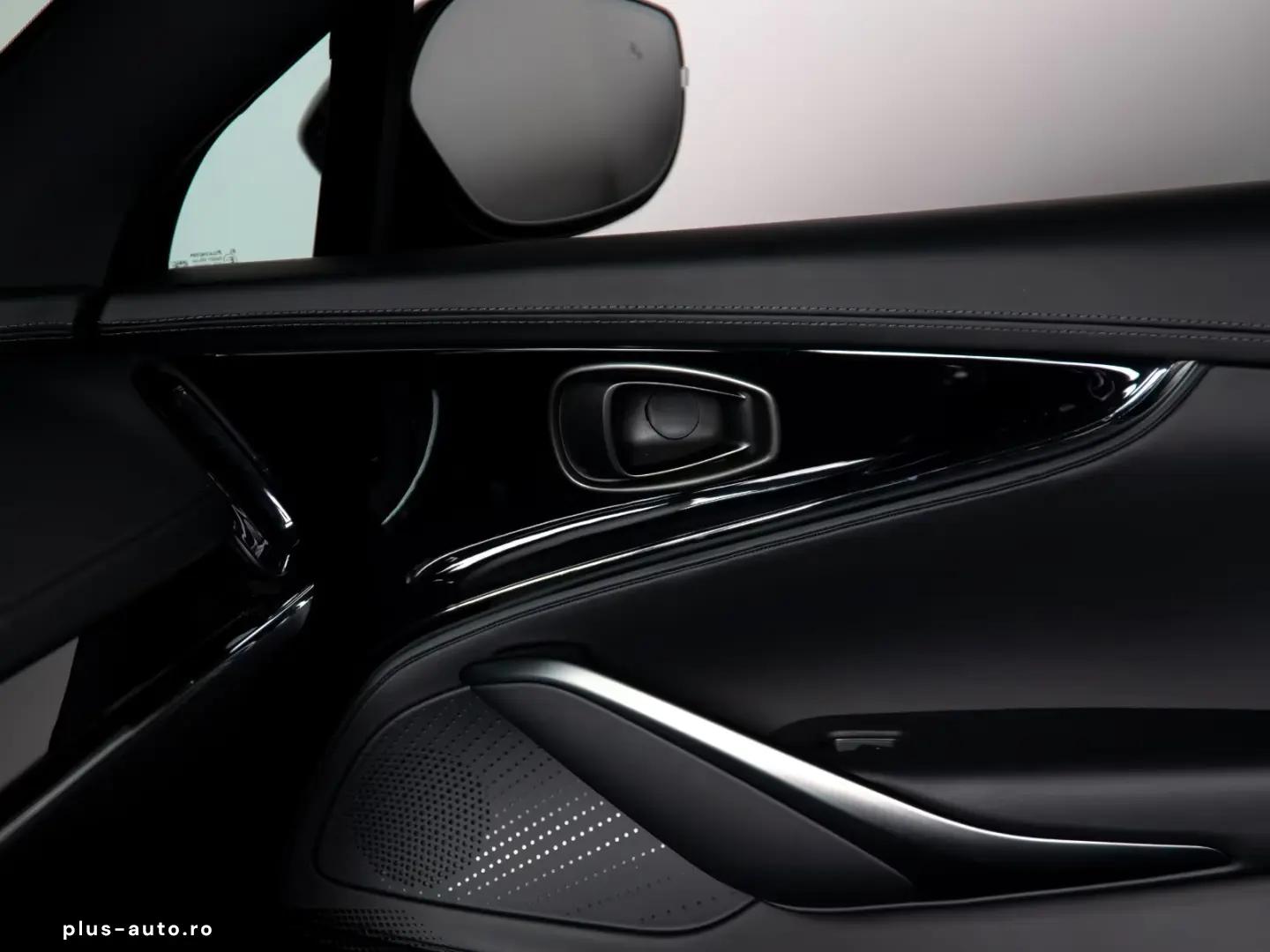 Aston Martin DBX S   Magneto Bronz