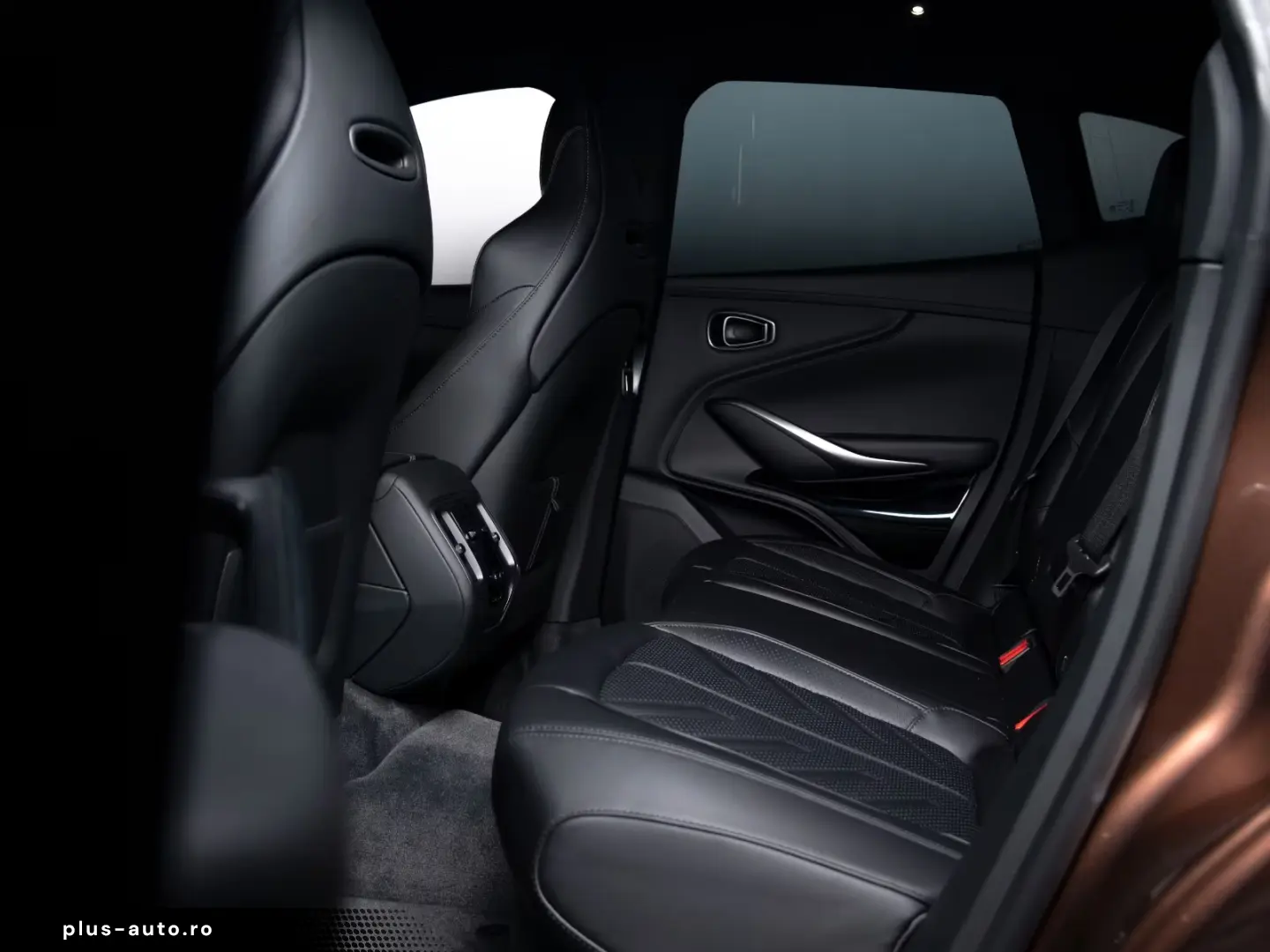 Aston Martin DBX S   Magneto Bronz