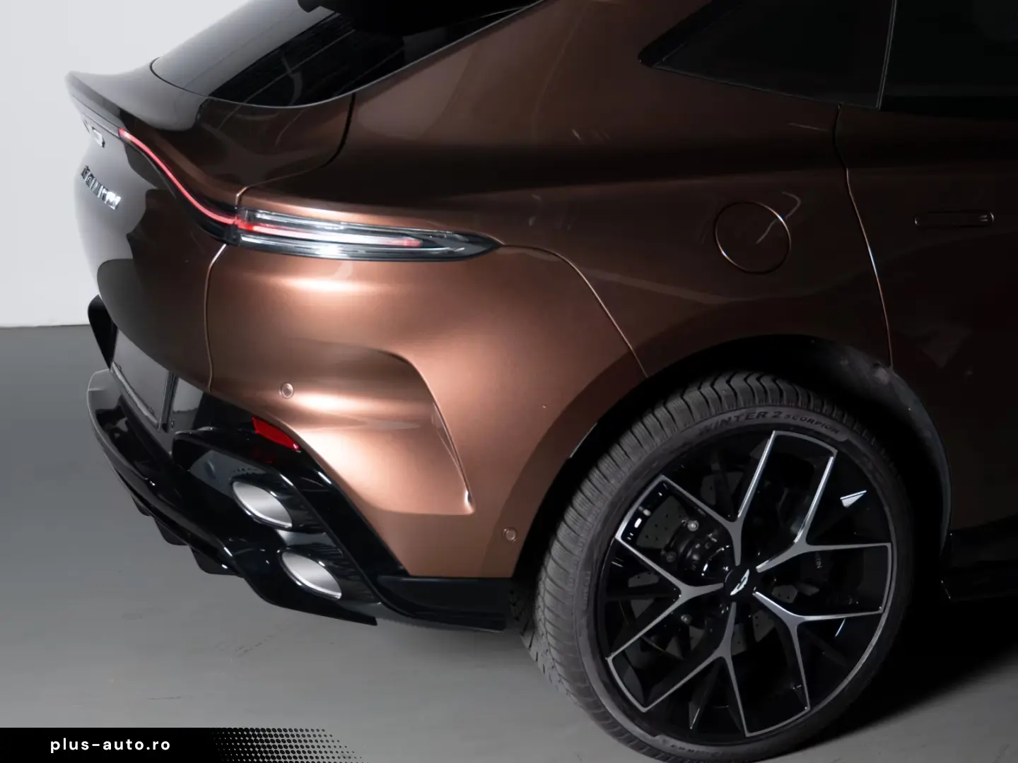 Aston Martin DBX S   Magneto Bronz