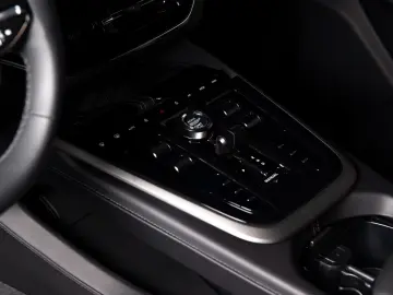 Aston Martin DBX S   Magneto Bronz