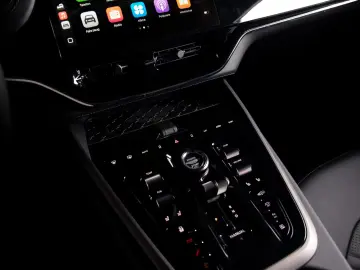 Aston Martin DBX S   Magneto Bronz