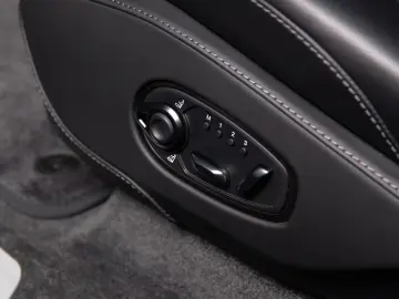 Aston Martin DBX S   Magneto Bronz