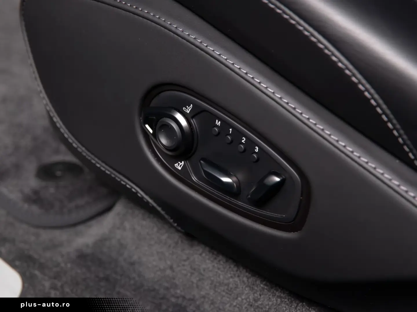 Aston Martin DBX S   Magneto Bronz